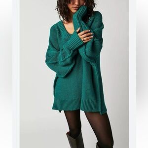 FREE PEOPLE Alli V Neck Oversized Sweater Green